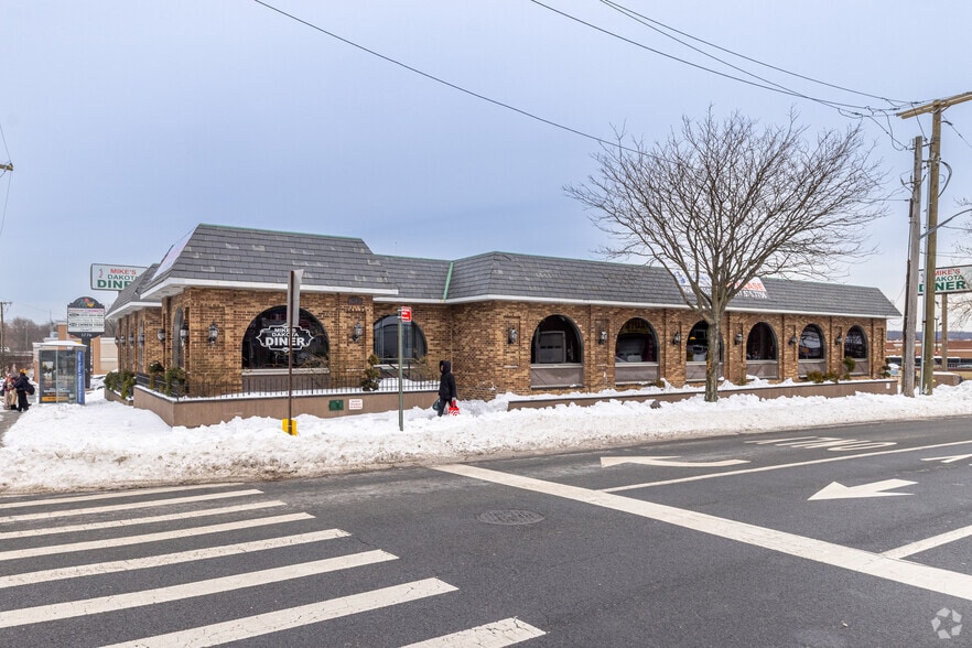 More Photos Of 921 Richmond Ave, Staten Island Restaurant For Lease