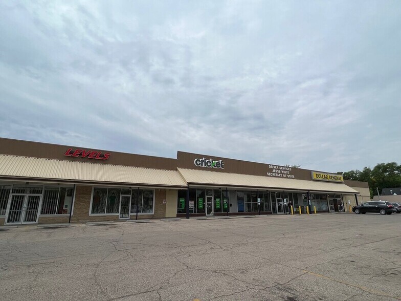 More Photos Of 3212-3214 Auburn St, Rockford Storefront For Sale