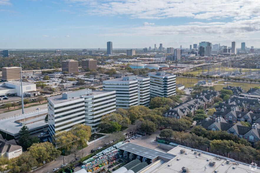 More Photos Of 4888 Loop Central Dr, Houston Office For Lease