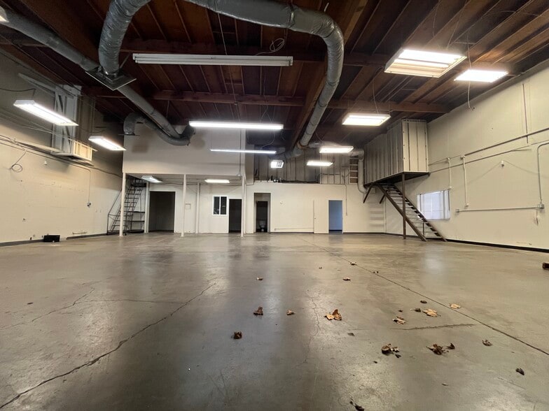 More Photos Of 21087 Cabot Blvd, Hayward Warehouse For Sale