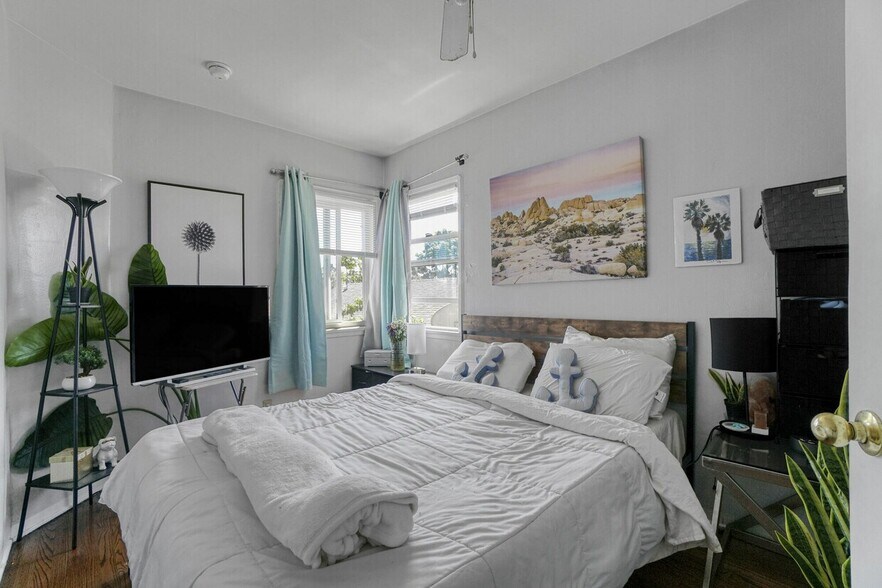 More Photos Of 1134 Marco Pl, Venice Multifamily For Sale