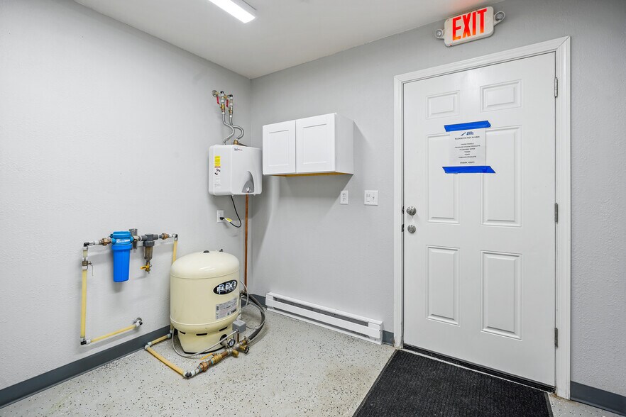 More Photos Of 3229 Airport Rd, Helena Airplane Hangar For Sale