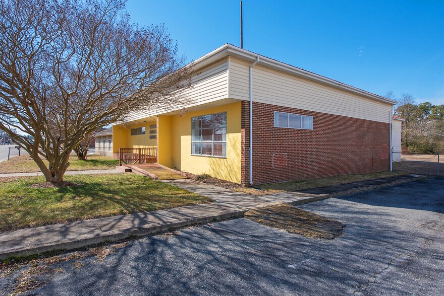 More Photos Of 493 Main St, Warsaw Medical For Sale