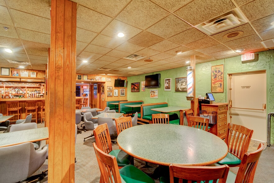 More Photos Of 1702 Park Hill Dr, Gainesville Restaurant For Sale