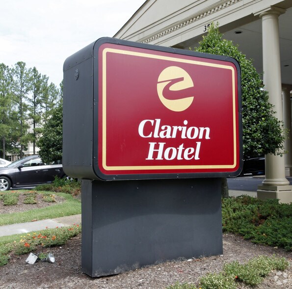 More Photos Of 351 York St, Williamsburg Hotel For Lease