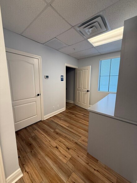 More Photos Of 28089 Vanderbilt Dr, Bonita Springs Office For Sale