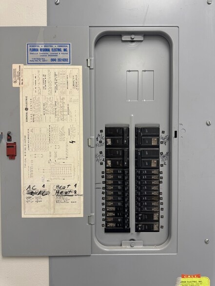 More Photos Of 106 Commerce St, Lake Mary Light Distribution For Lease