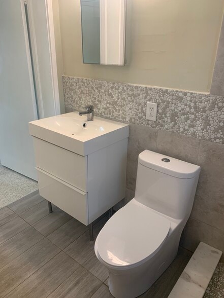 More Photos Of 1100 NE 18th Ct, Fort Lauderdale Apartments For Sale