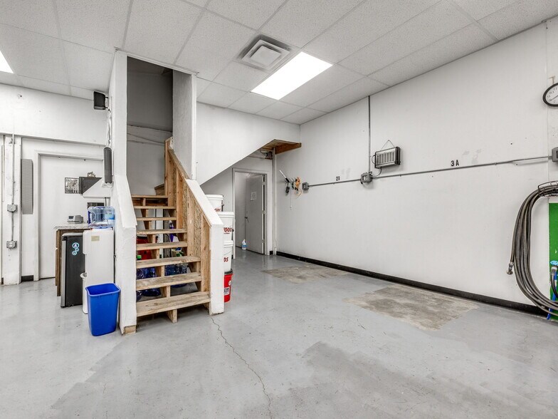 More Photos Of 212 W Main St, Shawnee Storefront Retail Office For Lease