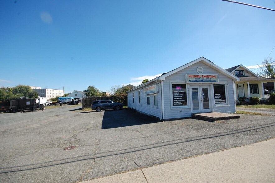 More Photos Of 17935 S Main St, Dumfries Freestanding For Sale