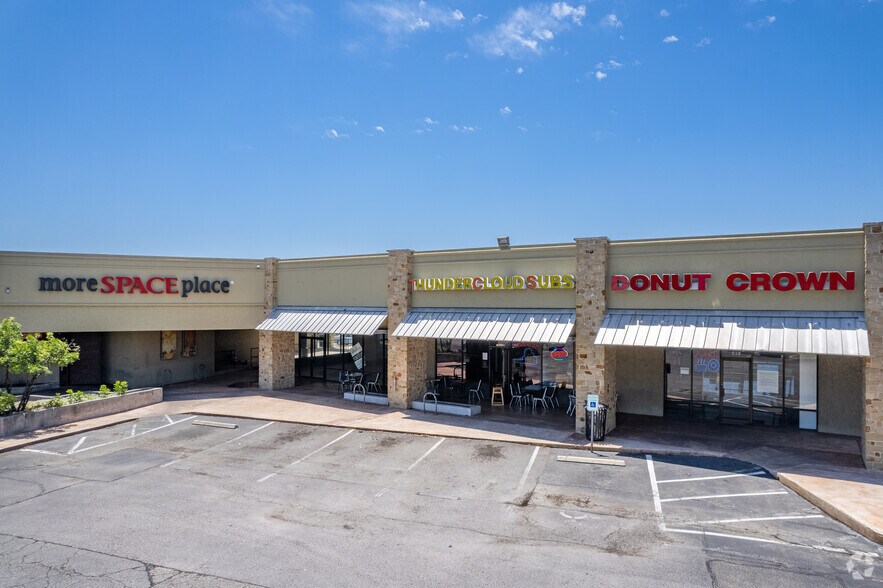 More Photos Of 2438 W Anderson Ln, Austin General Retail For Lease