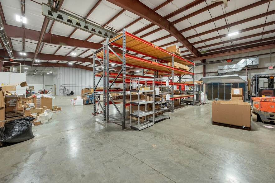 More Photos Of 1725 Suburban Dr, De Pere Manufacturing For Sale