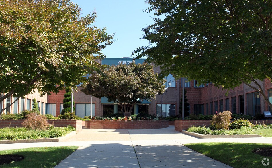 More Photos Of 4875 Eisenhower Ave, Alexandria Office For Lease