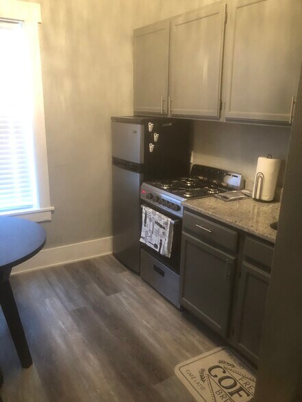 More Photos Of 933 18th St, Des Moines Apartments For Sale