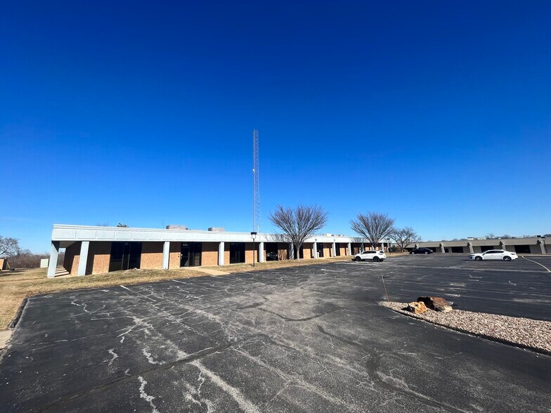 More Photos Of 10151-10167 Corporate Square Dr, Creve Coeur Office For Sale