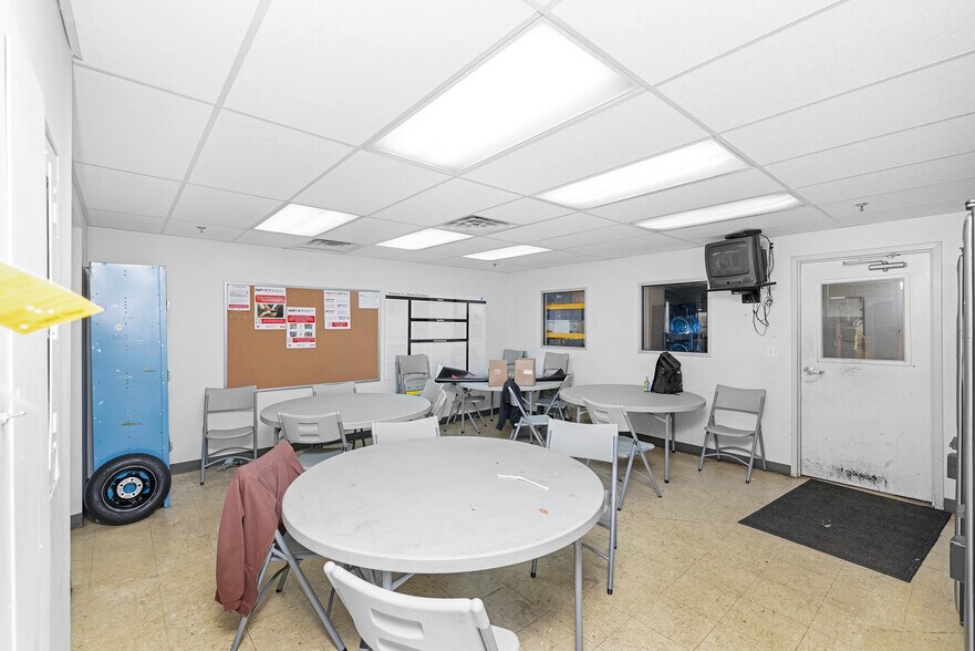 More Photos Of 1655 E 12th St, Mishawaka Manufacturing For Sale