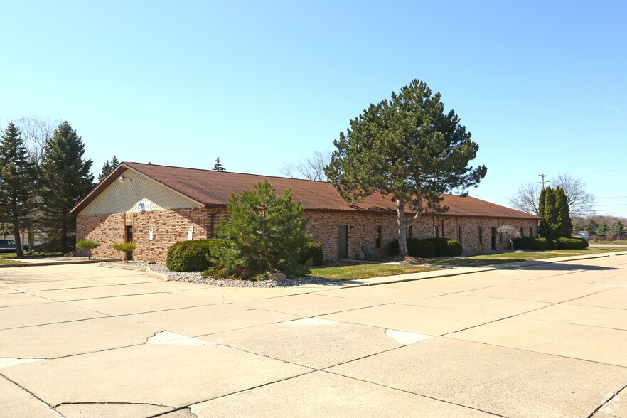 More Photos Of 2029 S Elms Rd, Swartz Creek Office For Lease