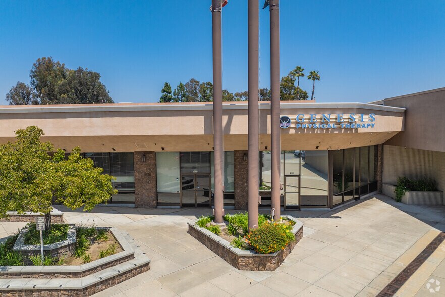 More Photos Of 2811-2819 Cochran St, Simi Valley Storefront For Lease