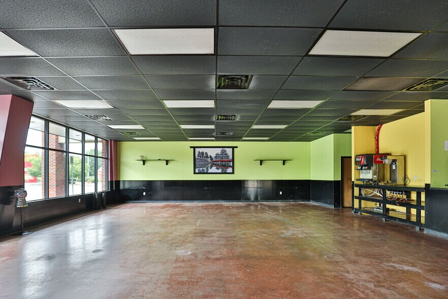 More Photos Of 6563 Gateway Rd, Columbus Storefront For Lease