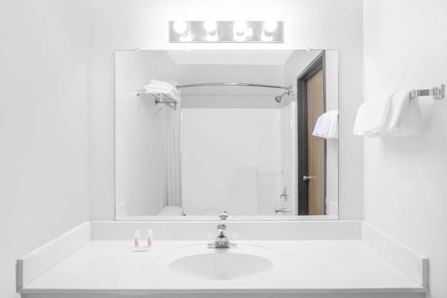 More Photos Of 1624 W Highway 40, Vernal Hotel For Sale