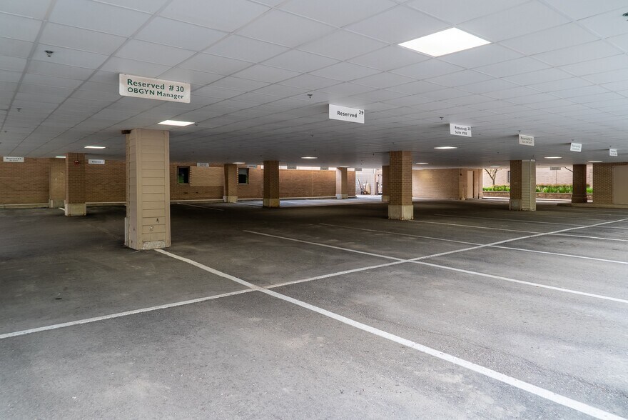 More Photos Of 7210 N Main St, Village of Clarkston Medical For Lease