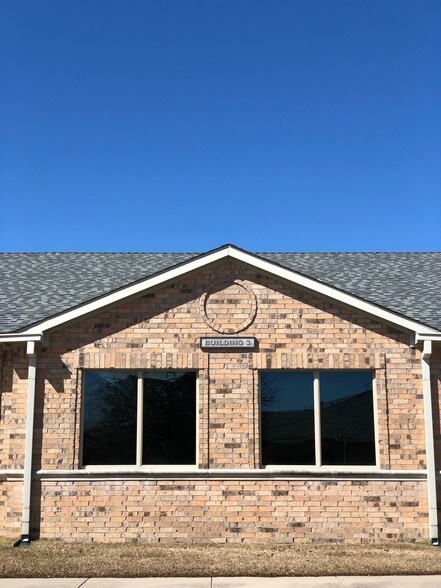 More Photos Of 4601 Old Shepard Place, Plano Medical For Lease