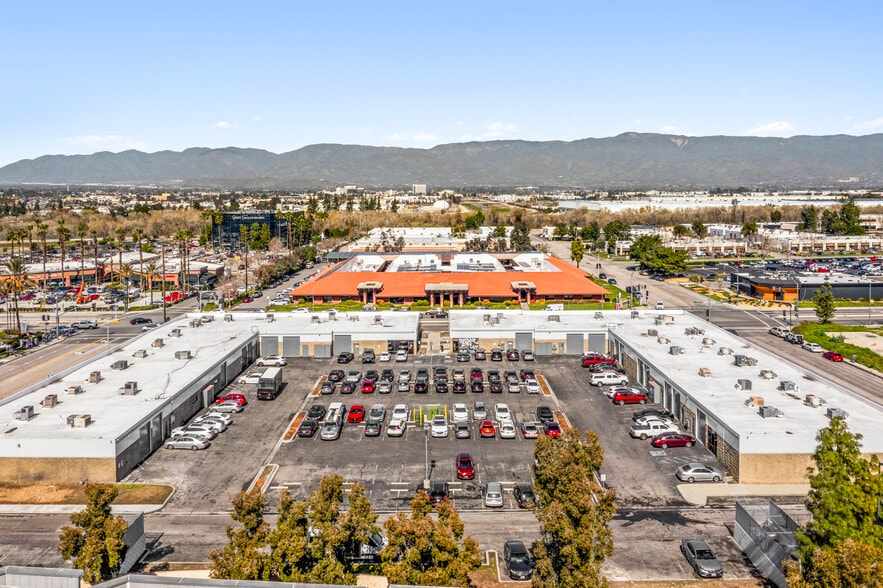 More Photos Of 165 W Hospitality Ln, San Bernardino Flex For Lease