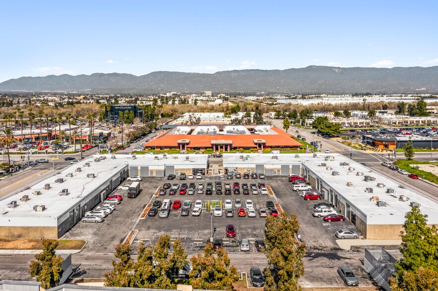 More Photos Of 165 W Hospitality Ln, San Bernardino Flex For Lease