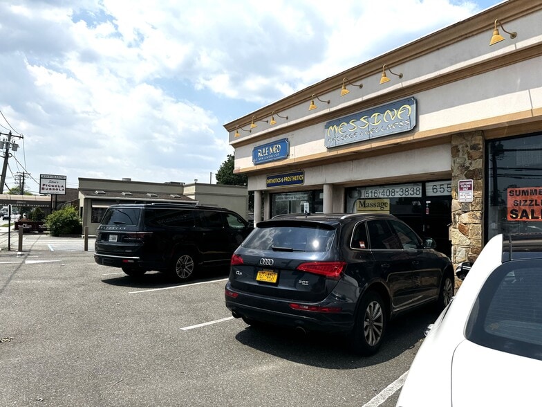 More Photos Of 653-659 Old Country Rd, Westbury Unknown For Lease