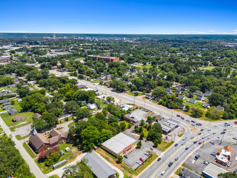 More Photos Of 1605 W Blue Ridge Dr, Greenville Freestanding For Lease