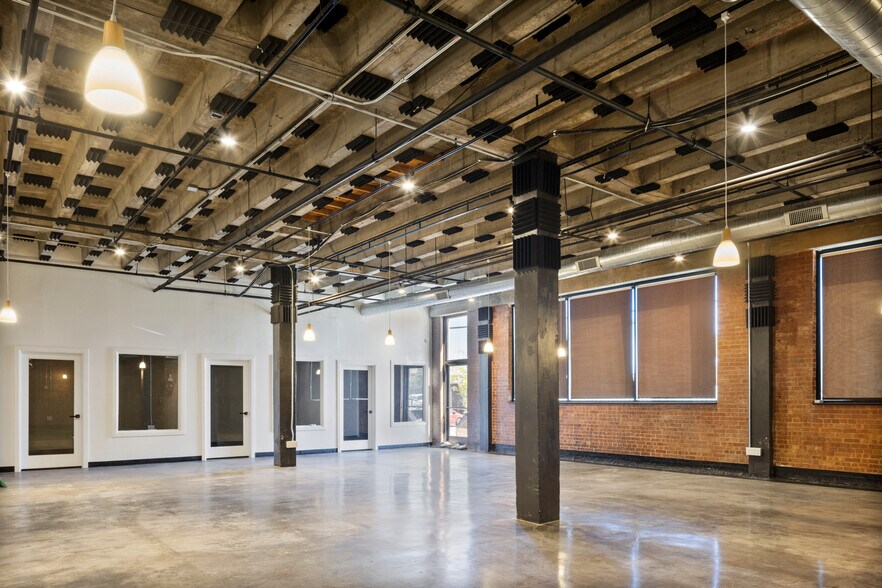 More Photos Of 11 NE 11th St, Oklahoma City Warehouse For Sale