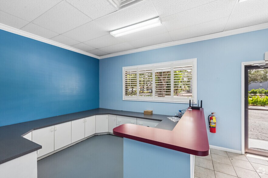 More Photos Of 4408 Corporate Sq, Naples Manufacturing For Sale