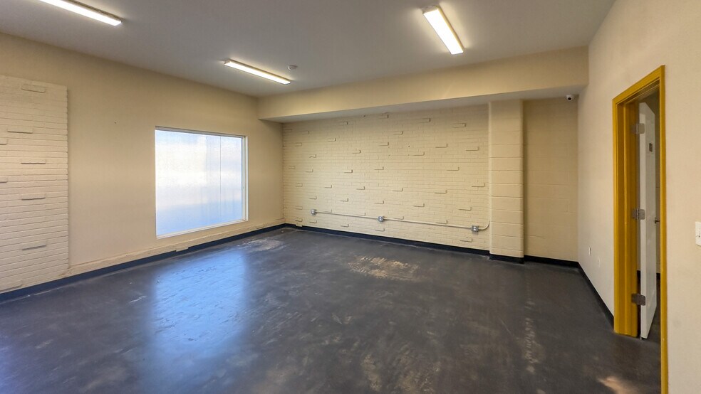 More Photos Of 1228 Wyoming Ave, El Paso Flex For Sale