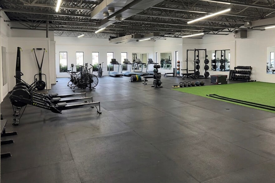 More Photos Of 6363 Lincoln Hwy, Matteson Office For Sale