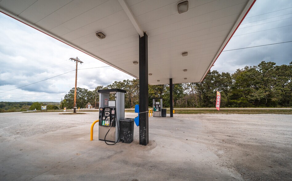 More Photos Of 29176 MO-7, Edwards General Retail For Sale