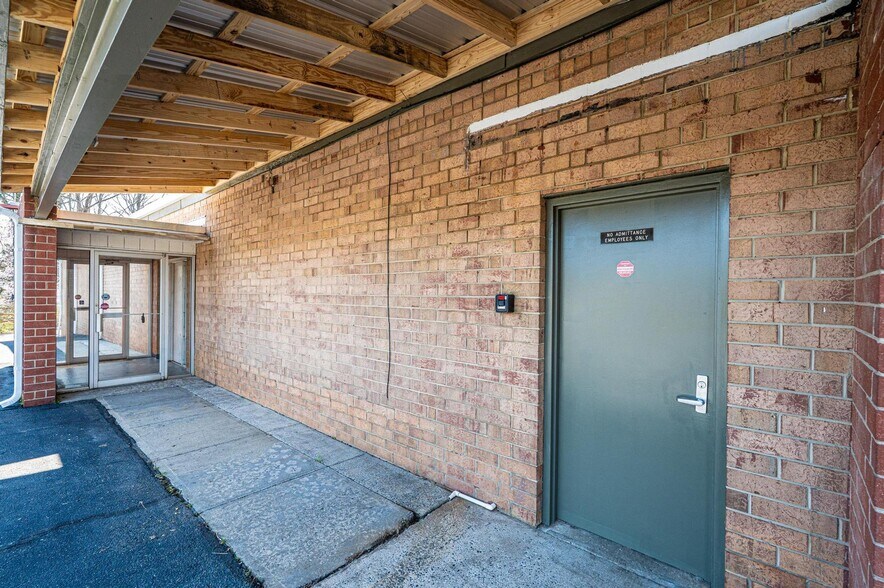 More Photos Of 7626 Cavalier Way, Connellys Springs Warehouse For Lease