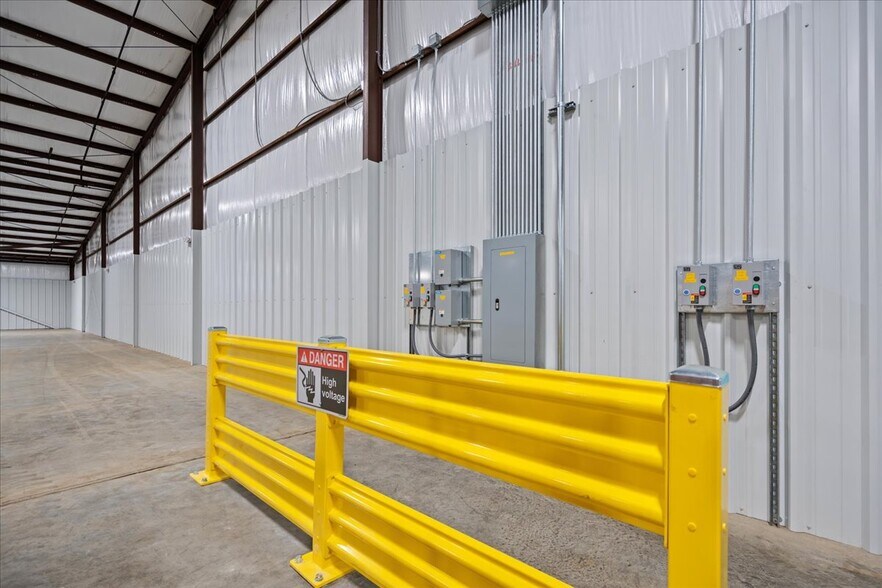 More Photos Of 223 W Pearl St, Lamar Industrial For Lease