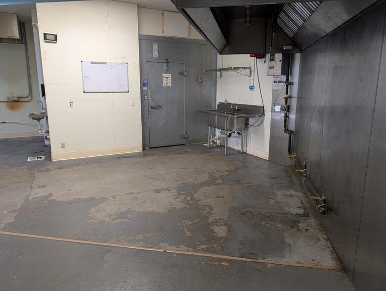 More Photos Of 550 S Broadway Ave, Boise General Retail For Lease