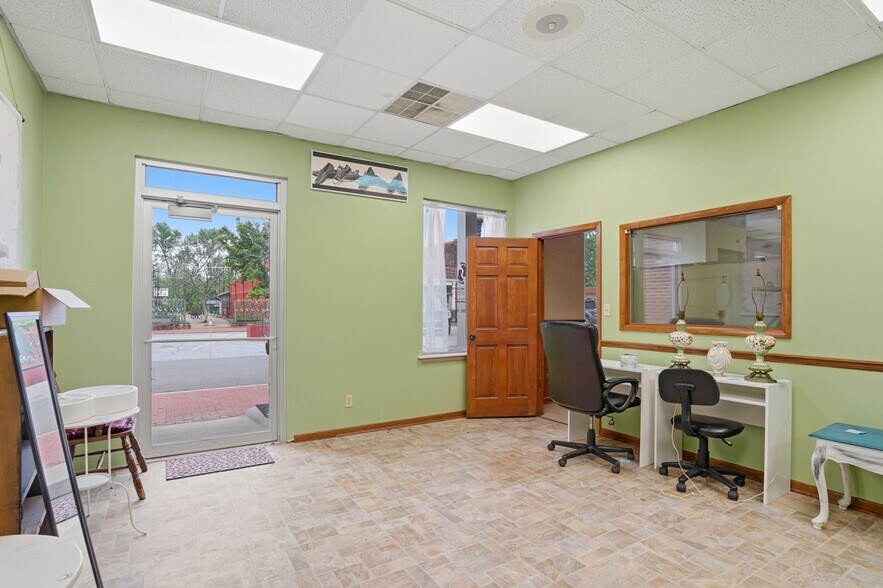 More Photos Of 118 Main st, Blackwater Office For Sale