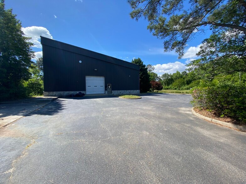 More Photos Of 825 W Professional Pl, Chesapeake Light Manufacturing For Lease