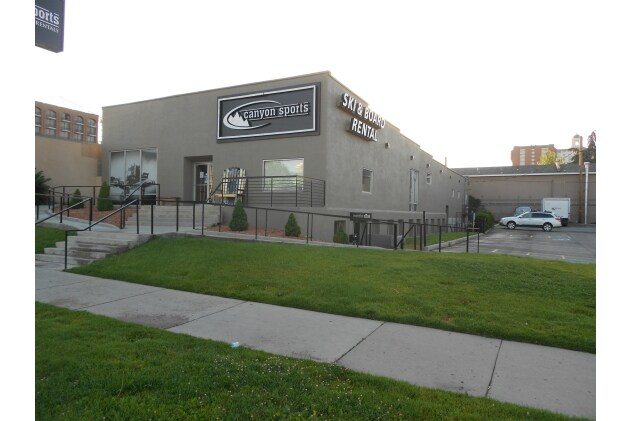 More Photos Of 517 S 200 W, Salt Lake City Freestanding For Lease