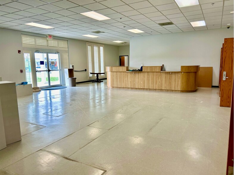More Photos Of 760 Jim Wright Fwy, Fort Worth Industrial For Sale