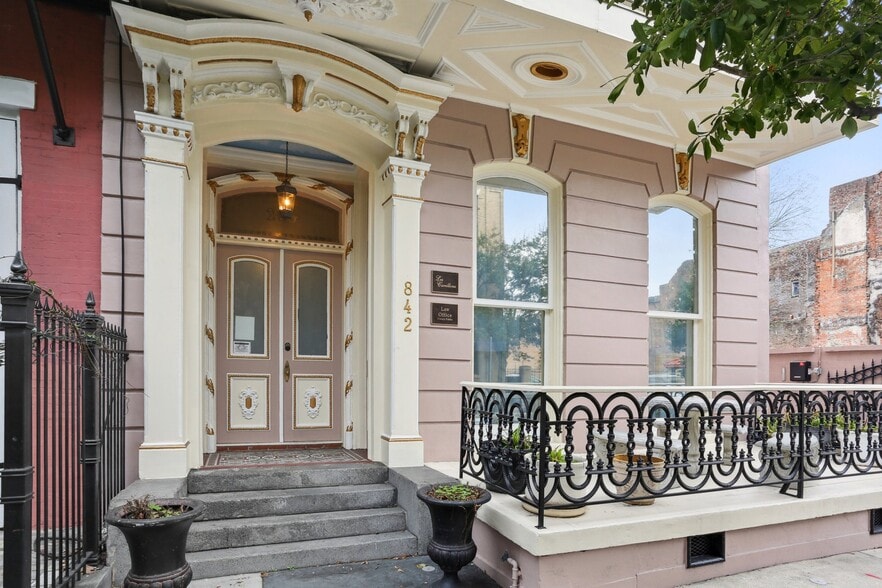 More Photos Of 842 Camp St, New Orleans Specialty For Sale