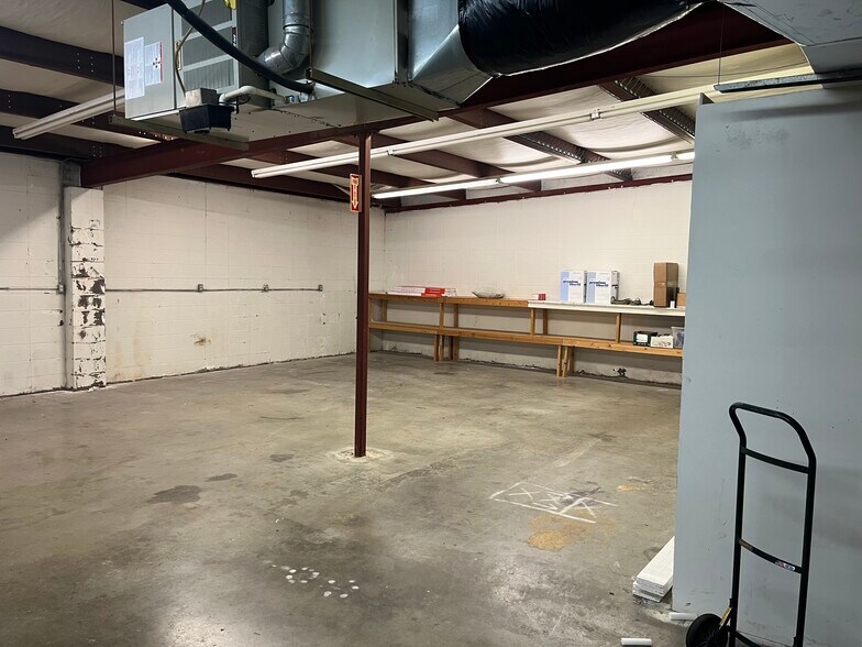 More Photos Of 1430 W Kearney St, Springfield Freestanding For Sale