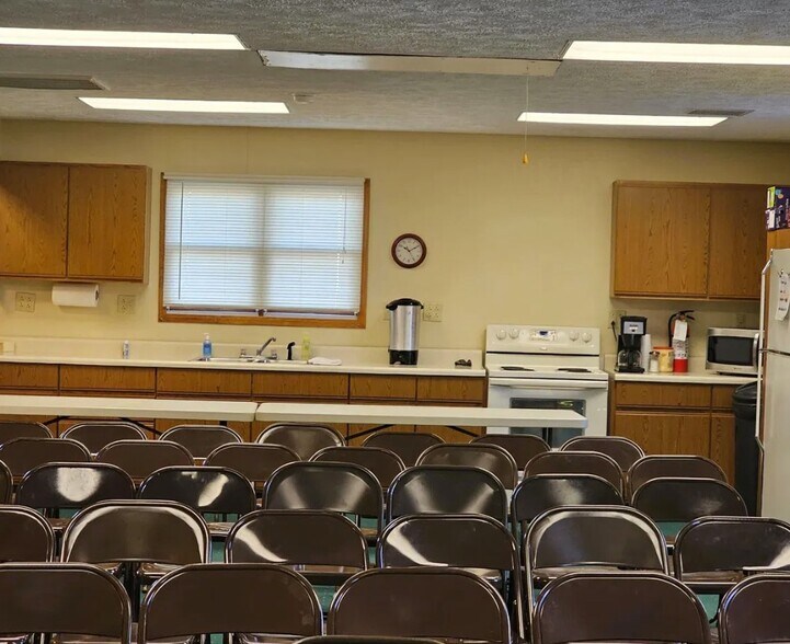 More Photos Of 401 N Vine St, Sparta Specialty For Sale