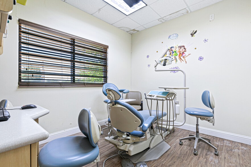 More Photos Of 10215 Scyene Rd, Dallas Medical For Lease