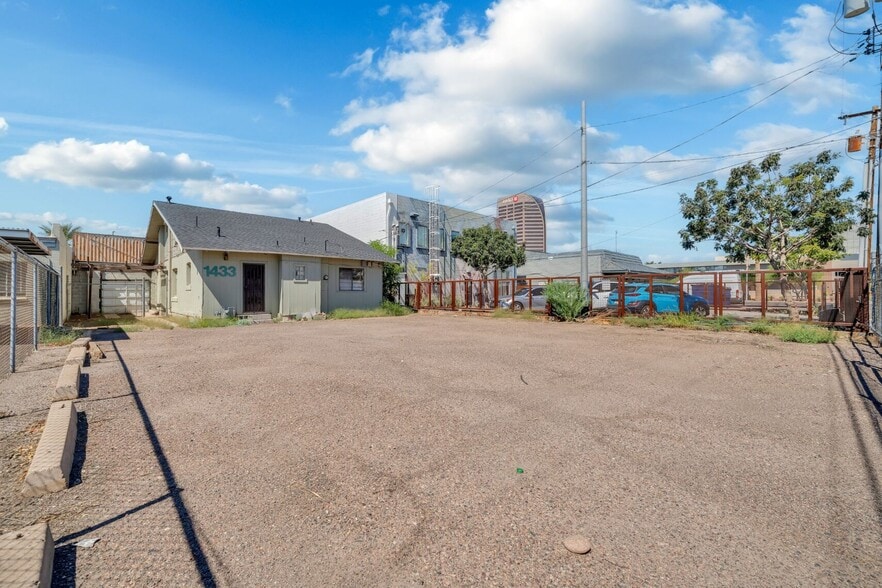 More Photos Of 1433 N 1st St, Phoenix General Retail For Lease