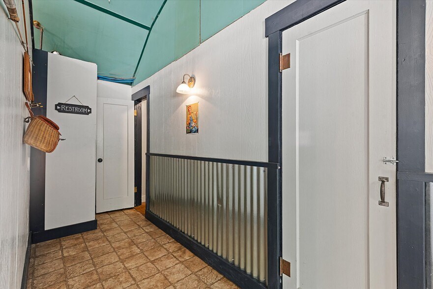 More Photos Of 53943 Highway 86, Halfway Restaurant For Sale