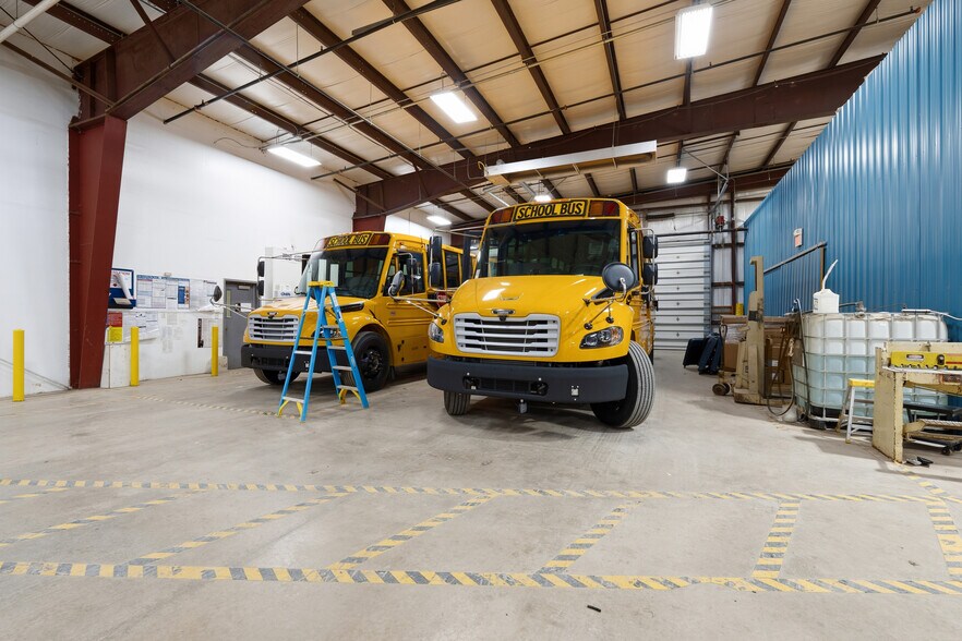 More Photos Of 7707 Henry Clay Blvd, Liverpool Warehouse For Lease