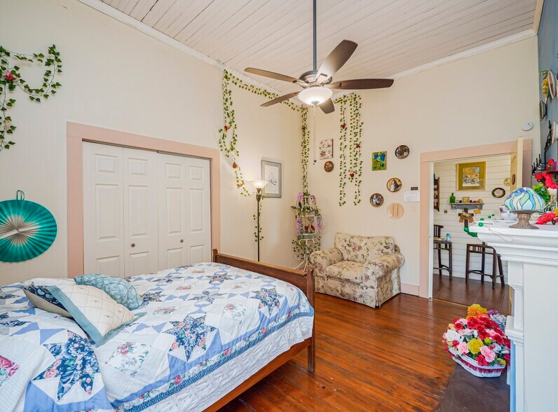 More Photos Of 1307 Wright St, Llano Freestanding For Sale